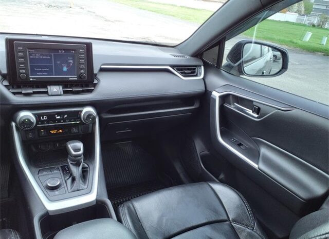 
								Toyota RAV4 Hybrid full									
