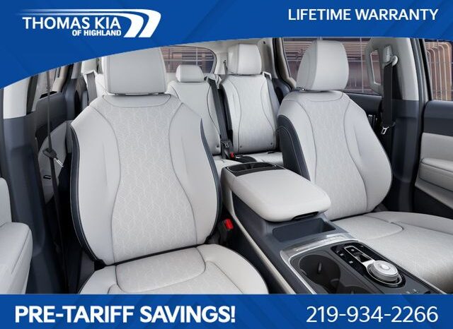 
								Kia Carnival Hybrid full									