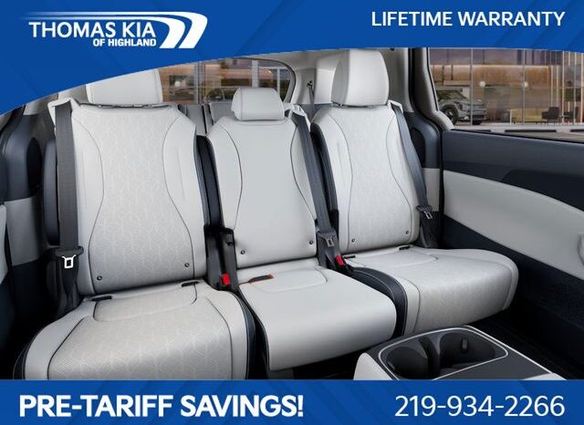 
								Kia Carnival Hybrid full									
