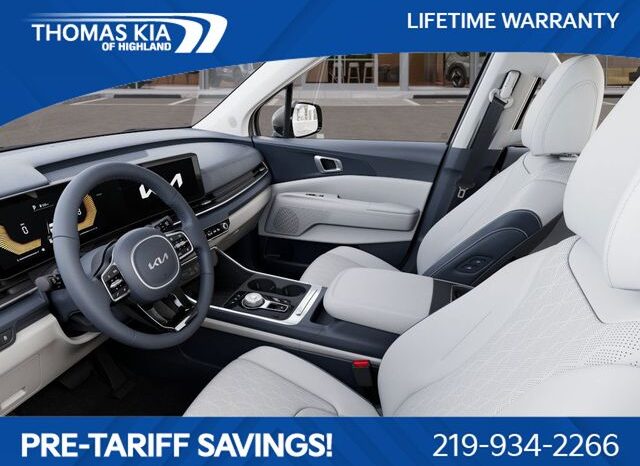 
								Kia Carnival Hybrid full									