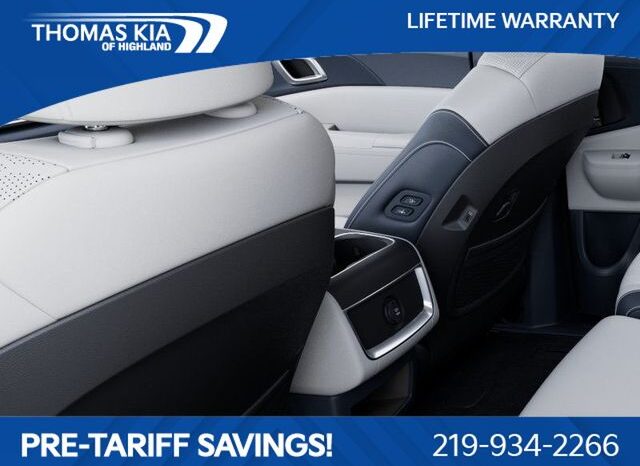 
								Kia Carnival Hybrid full									