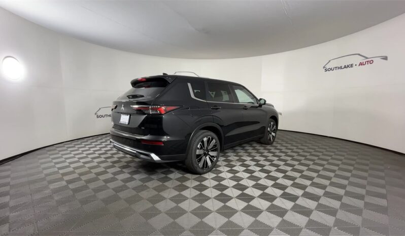 
								Mitsubishi Outlander full									