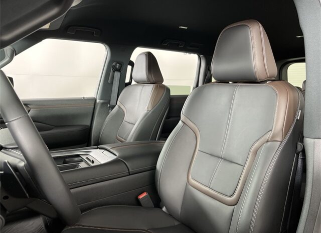 
								Nissan Armada full									