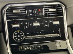 
										Nissan Armada full									