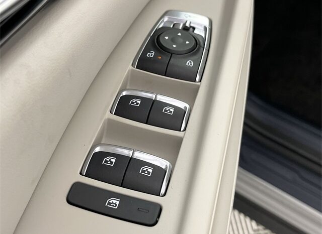 
								Kia Carnival Hybrid full									