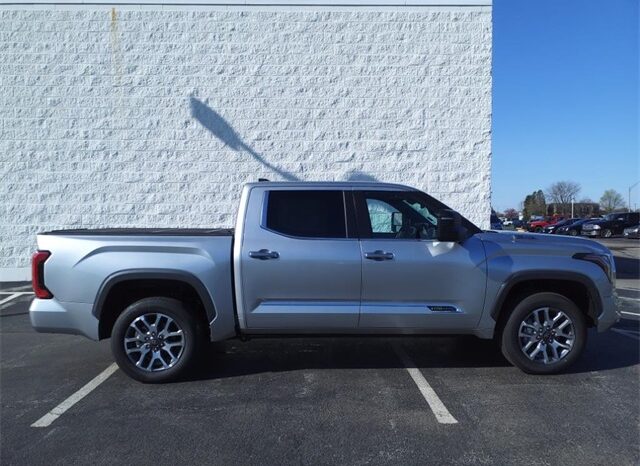 
								Toyota Tundra Hybrid full									
