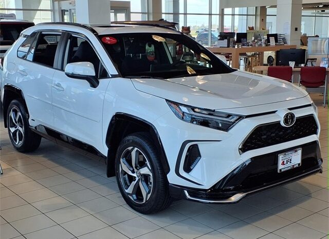 
								Toyota RAV4 Plug-In Hybrid full									