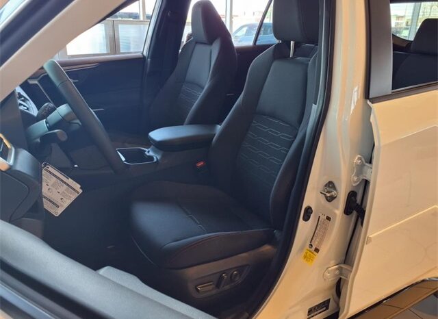 
								Toyota RAV4 Plug-In Hybrid full									