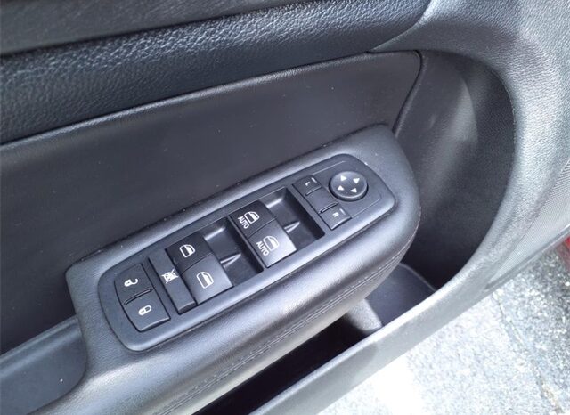 
								Chrysler 200 full									