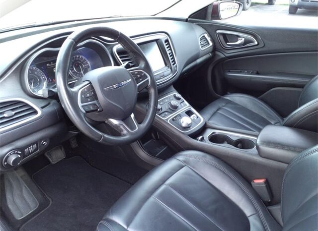 
								Chrysler 200 full									