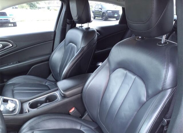 
								Chrysler 200 full									