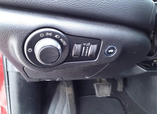 
								Chrysler 200 full									