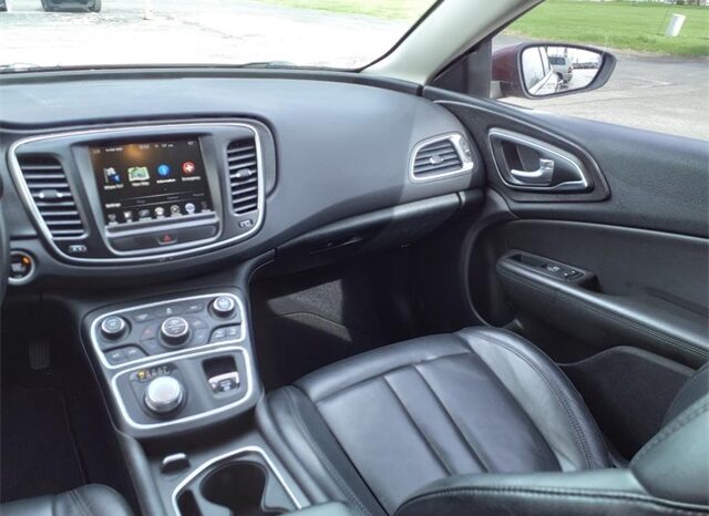 
								Chrysler 200 full									