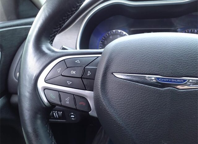 
								Chrysler 200 full									