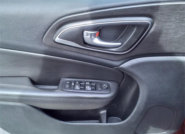 
								Chrysler 200 full									