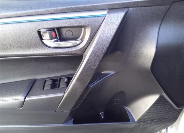 
								Toyota Corolla full									