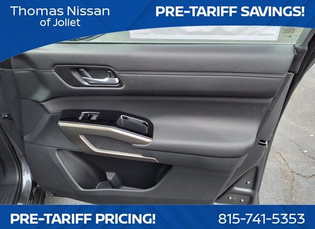 
								Nissan Pathfinder full									