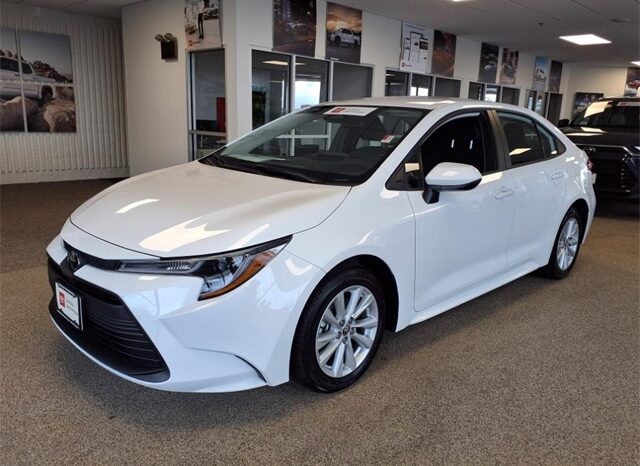 
								Toyota Corolla full									