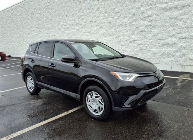 
								Toyota RAV4 full									