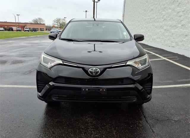 
								Toyota RAV4 full									