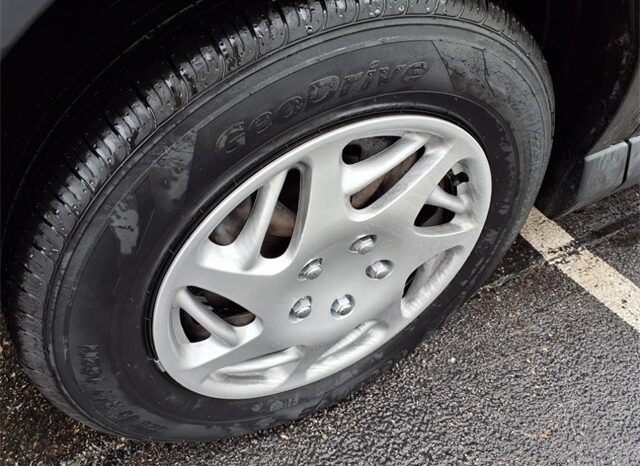 
								Toyota RAV4 full									