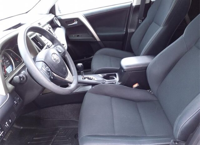 
								Toyota RAV4 full									
