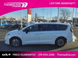 
 Chrysler Pacifica Hybrid full									