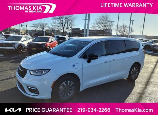 
 Chrysler Pacifica Hybrid full									