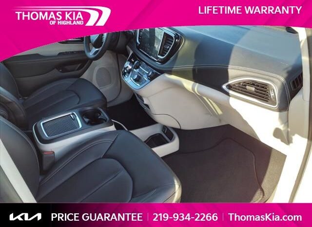 
 Chrysler Pacifica Hybrid full									