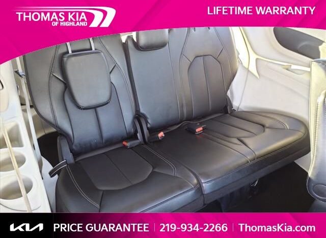 
 Chrysler Pacifica Hybrid full									