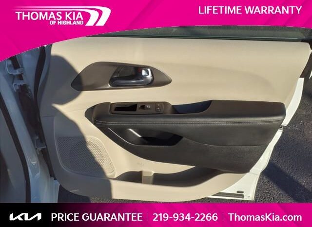 
 Chrysler Pacifica Hybrid full									