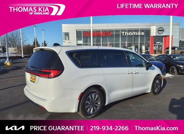 
 Chrysler Pacifica Hybrid full									