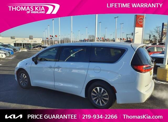 
 Chrysler Pacifica Hybrid full									
