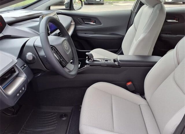 
								Toyota Prius full									