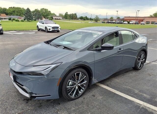 
								Toyota Prius full									