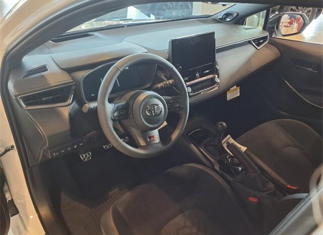 
								Toyota GR Corolla full									