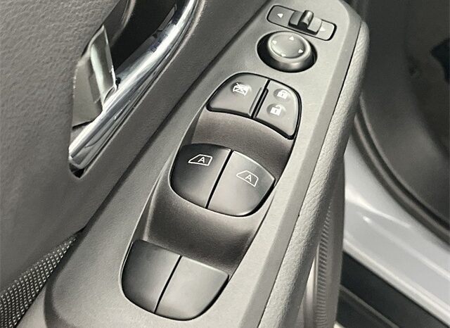 
								Nissan Kicks full									