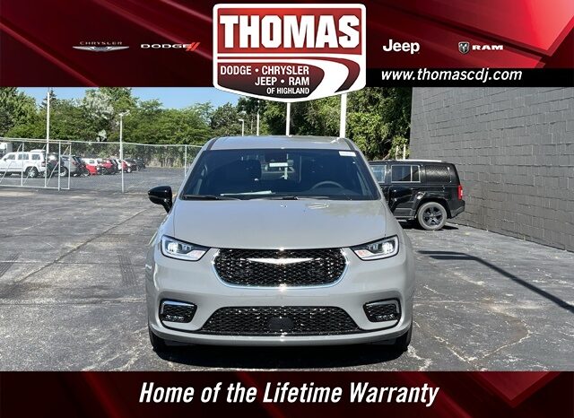 
								Chrysler Pacifica full									