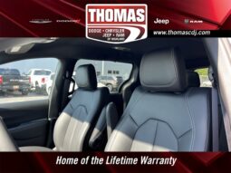 
										Chrysler Pacifica full									