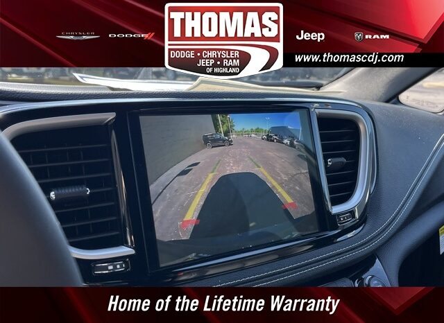 
								Chrysler Pacifica full									