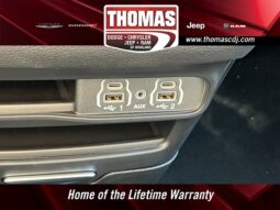 
										Chrysler Pacifica full									