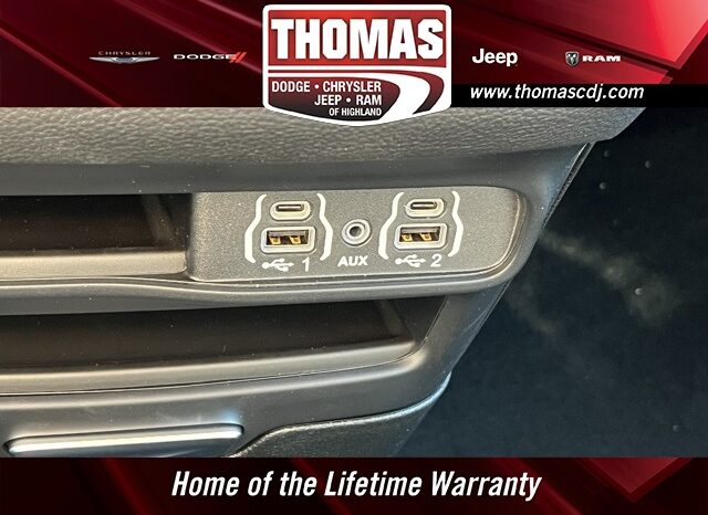 
								Chrysler Pacifica full									