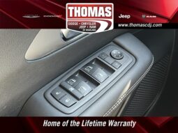 
										Chrysler Pacifica full									