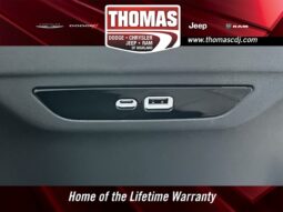 
										Chrysler Pacifica full									