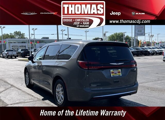 
								Chrysler Pacifica full									