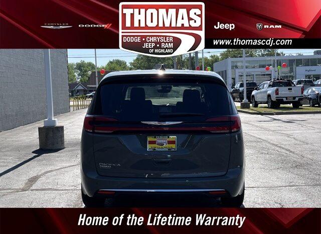
								Chrysler Pacifica full									
