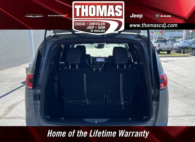 
								Chrysler Pacifica full									