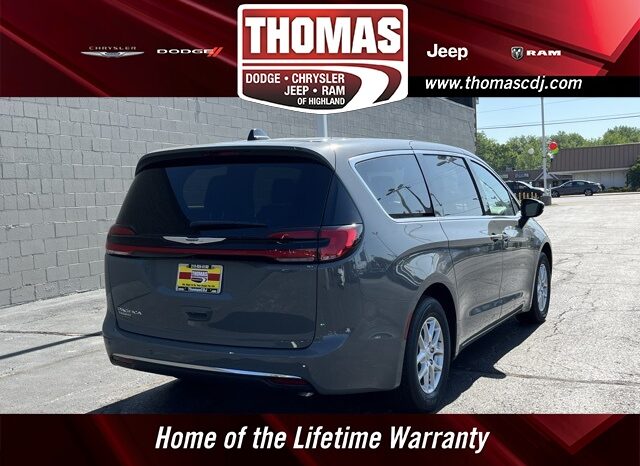 
								Chrysler Pacifica full									