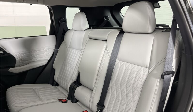
 Mitsubishi Outlander full									