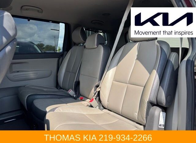 
								Kia Sedona full									